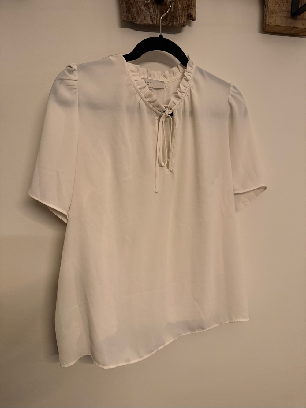 LOFT White/Cream Ruffle Tie Neck Blouse Women’s Medium Feminine Lightweight Top
